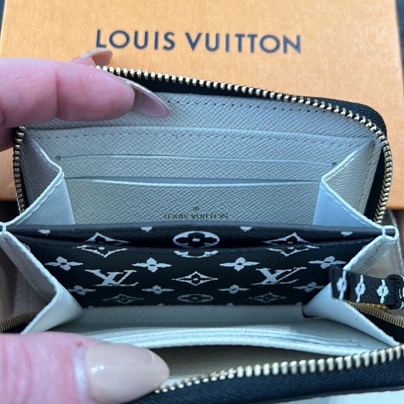 SOLD—-🔥NWT Louis Vuitton jungle coin purse - Picture 10 of 12